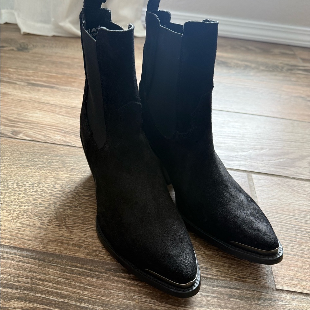 Black Ariat booties